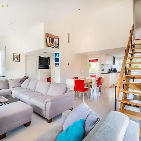 In With Sunny Terrace Villa *